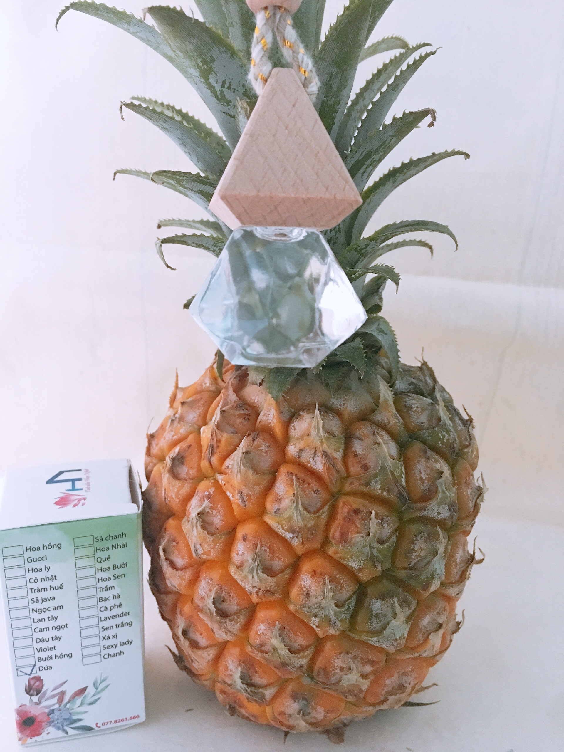 Combo 02 lọ tinh dầu treo xe hương Dứa thơm