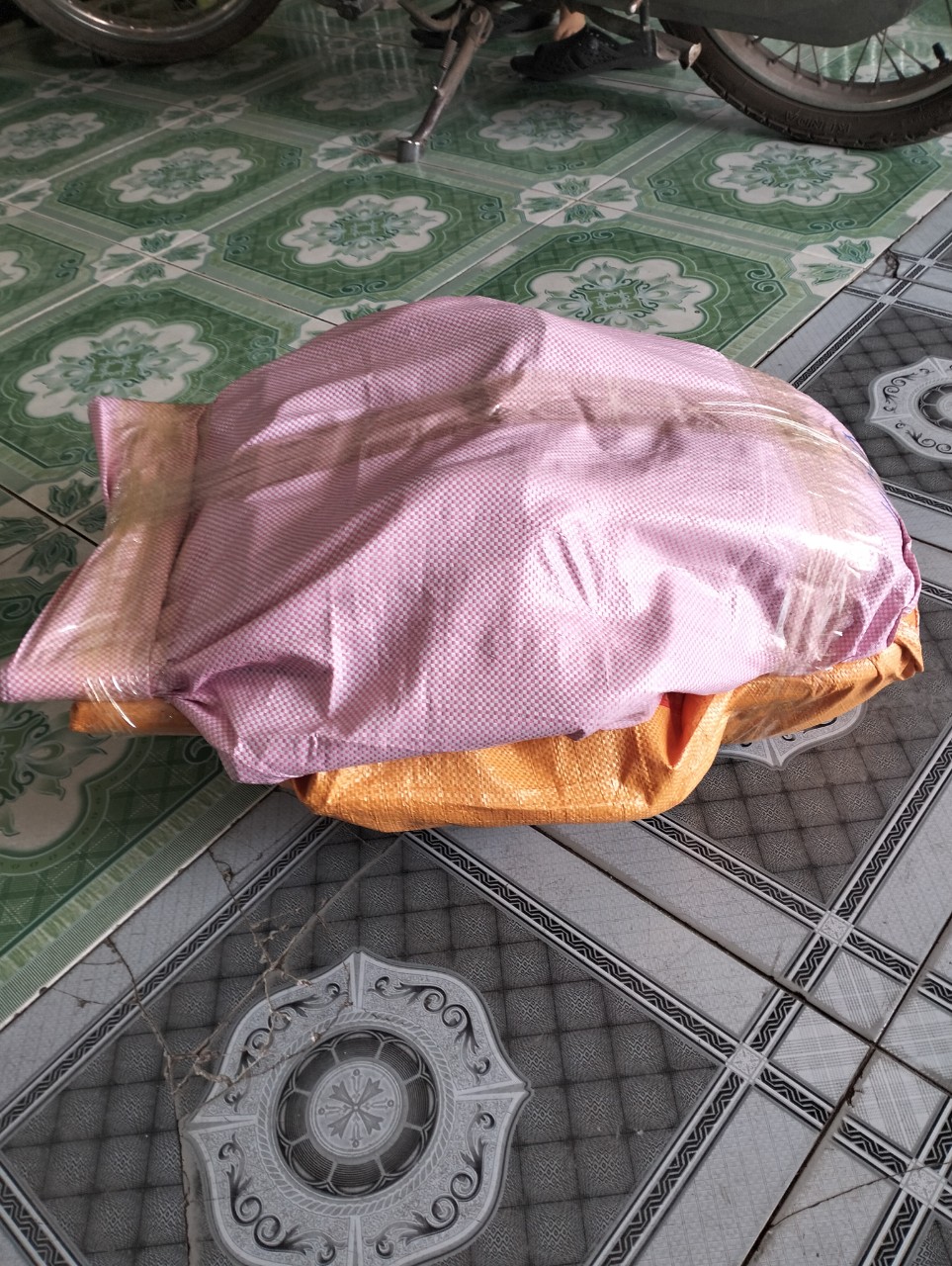 Baga Phuot Installs Regular Surius (Comes with Foam-Covered Armrests)