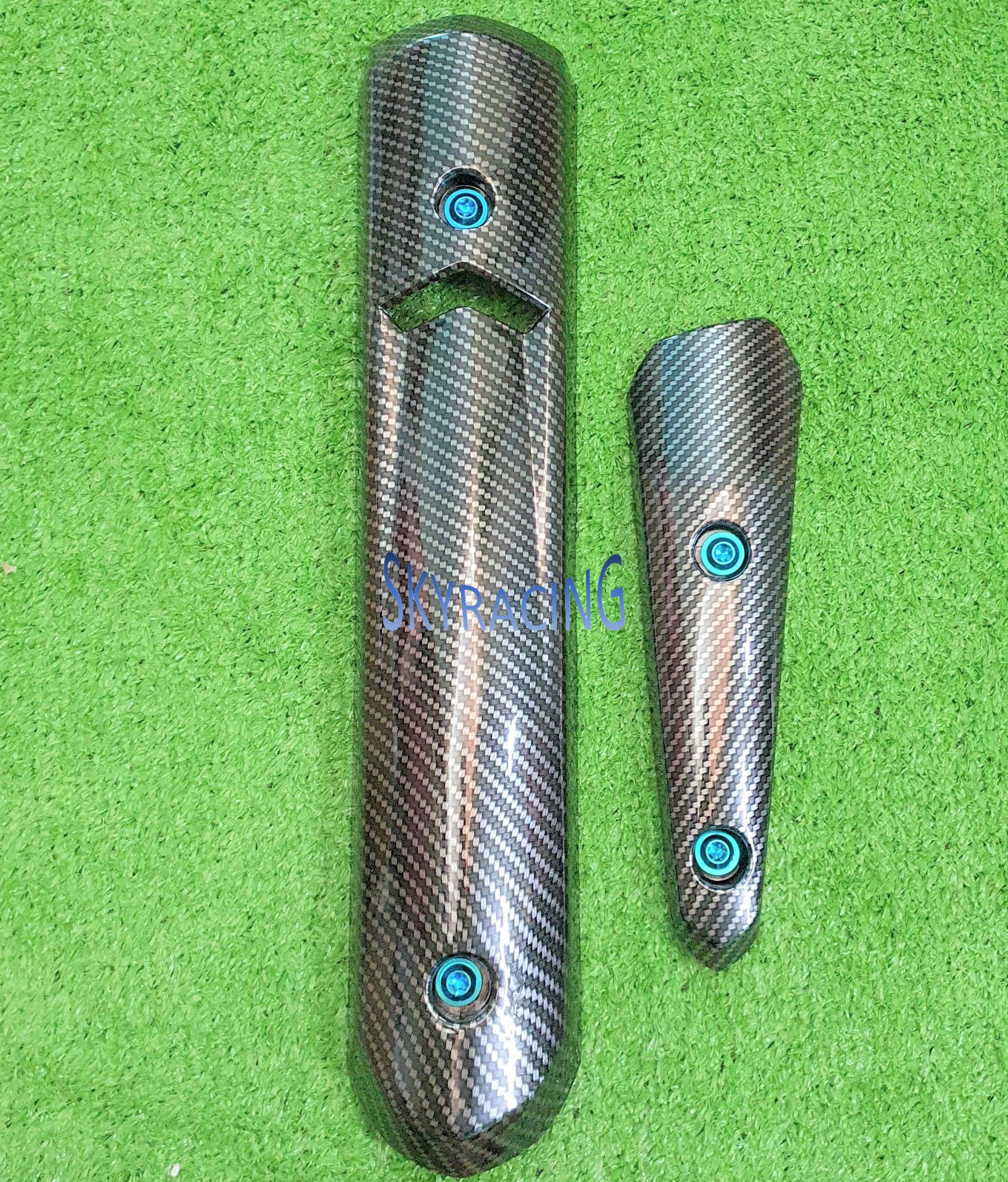 Ốp pô spark carbon kèm 4 con ốc GR5 titan gắn cho Sirius và nhiều dòng xe khác