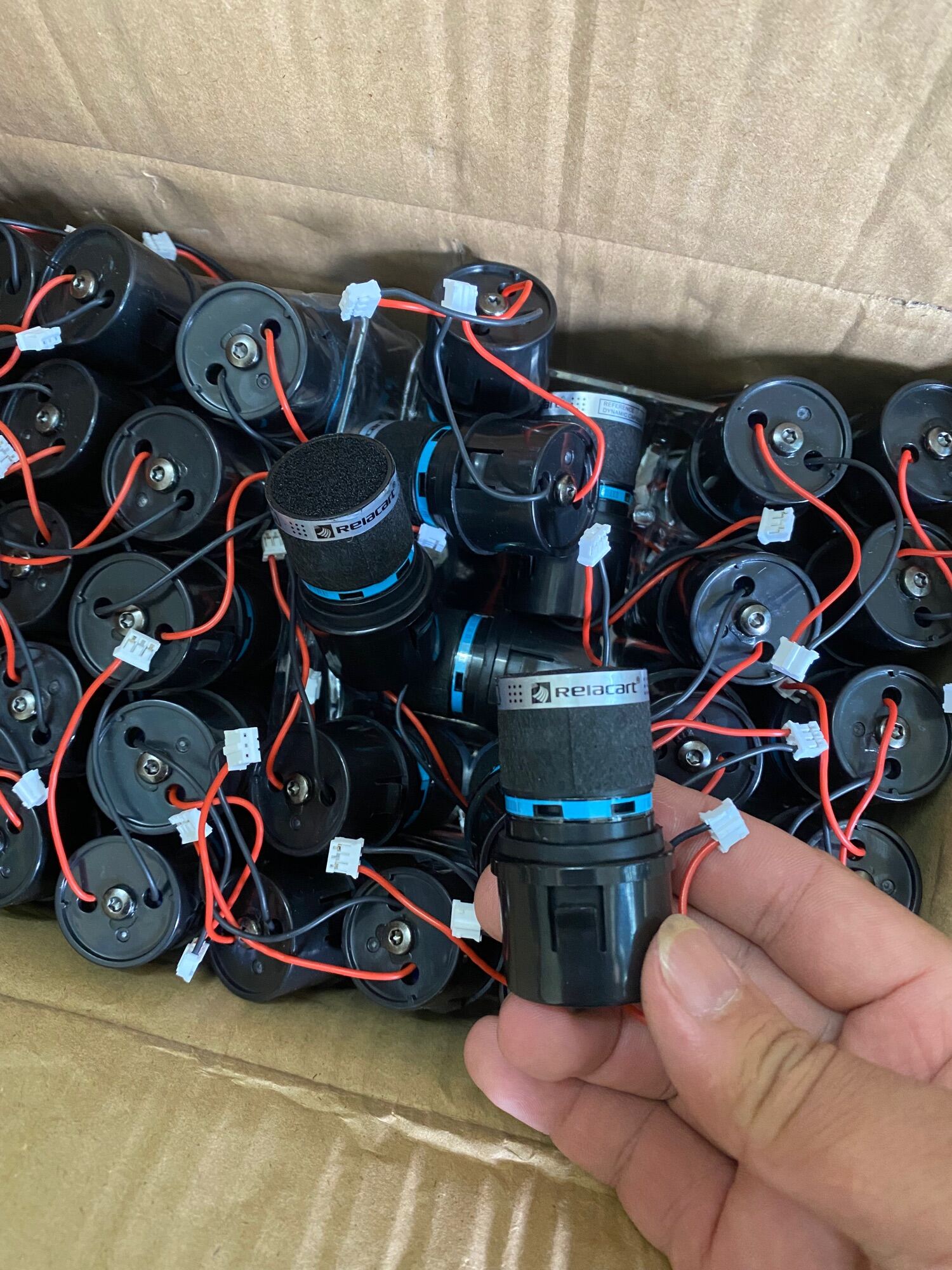 Con Mic Relacrt 3300 gia 200k một cái