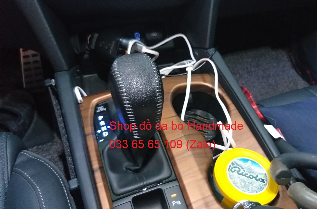 Bọc cần số xe Santafe (AT) bằng da tự nhiên