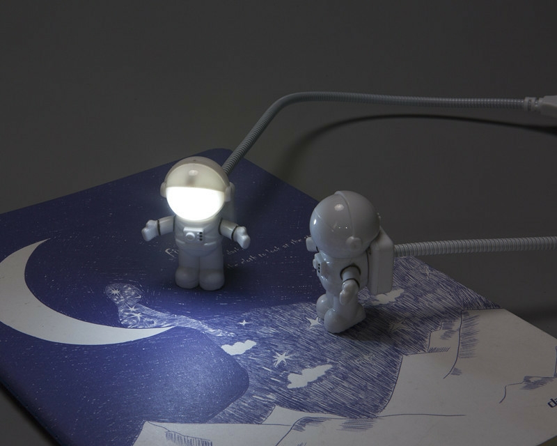 Đèn LED mini hình phi hành gia độc đáo cắm USB đèn ngủ dễ thương