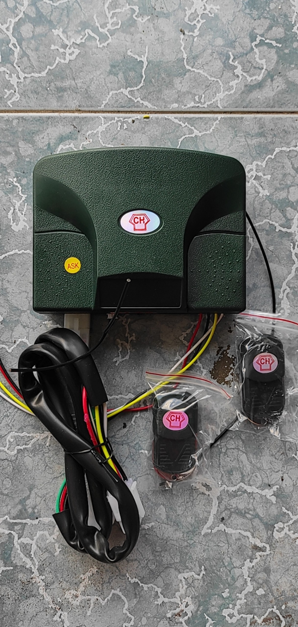 Shutter door controller Ch Taiwan 365 MHz code hopping