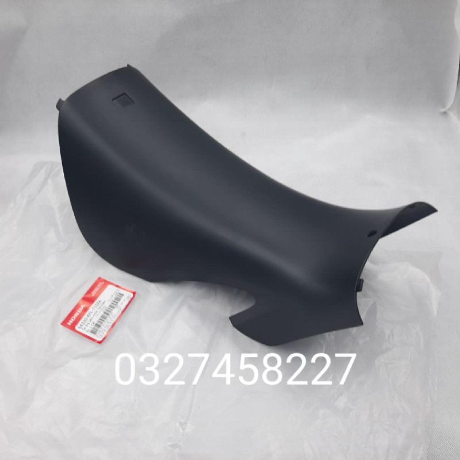Ốp yếm, nhựa nhám đen baga giữa xe FUTURE 1 đời đầu zin