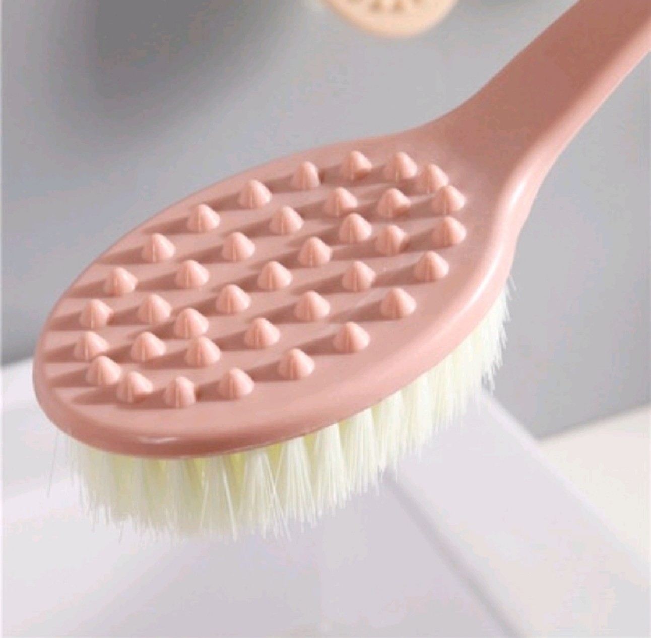 Bàn chải cọ lưng, chà lưng khi tắm (mua tại ptptshop)