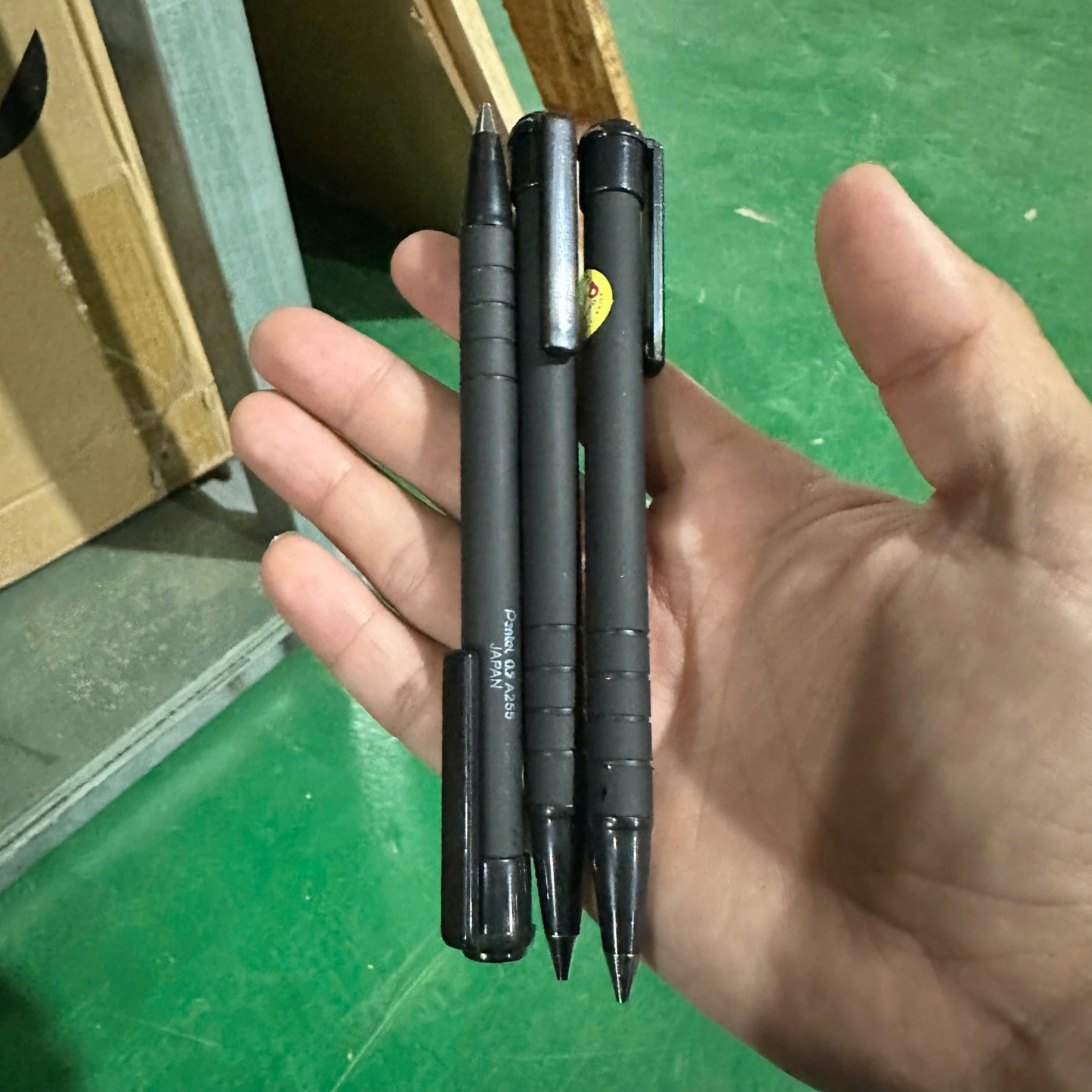 Bút chì bấm Pentel A255 Ngòi 0.5mm thiết kế rất sang trọng và tinh tế