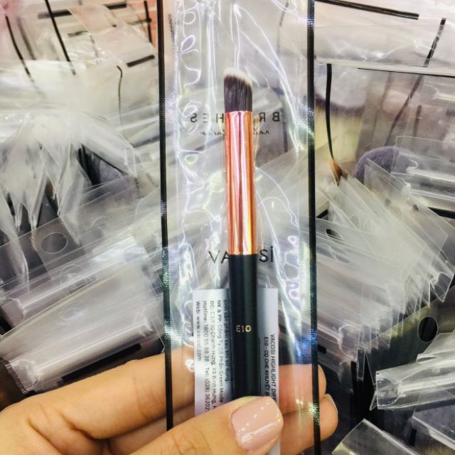 Cọ Che Khuyết Điểm Vùng Mắt Vacosi E10 Highlight Diffuser Brush