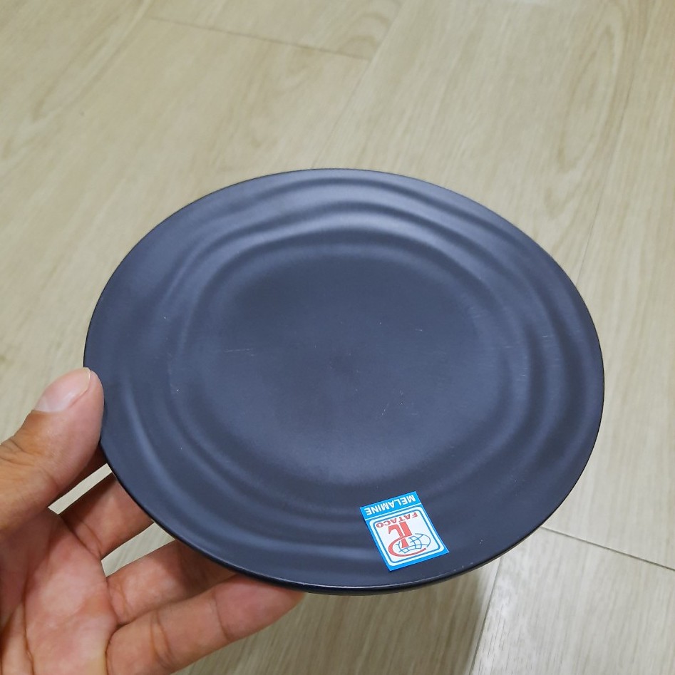 Dĩa Nhựa Gân Cạn Đen Nhám- DCG06N