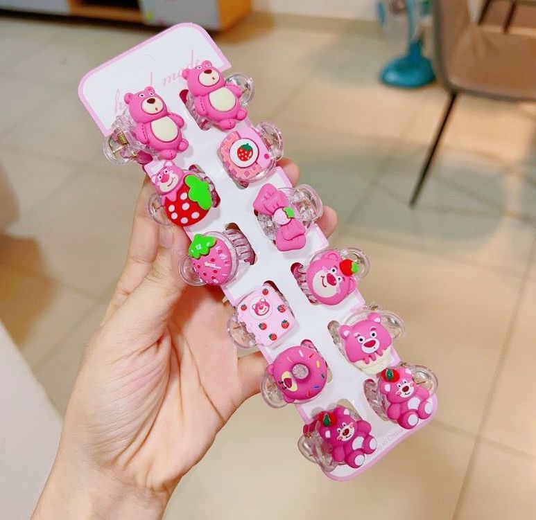 Vĩ 5 kẹp càng cua mini đính icon Gấu dâu hồng Lotso