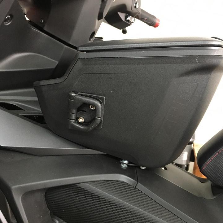 Thùng giữa GIVI G10 tặng kèm móc SH cho xe EXCITER 135-2011