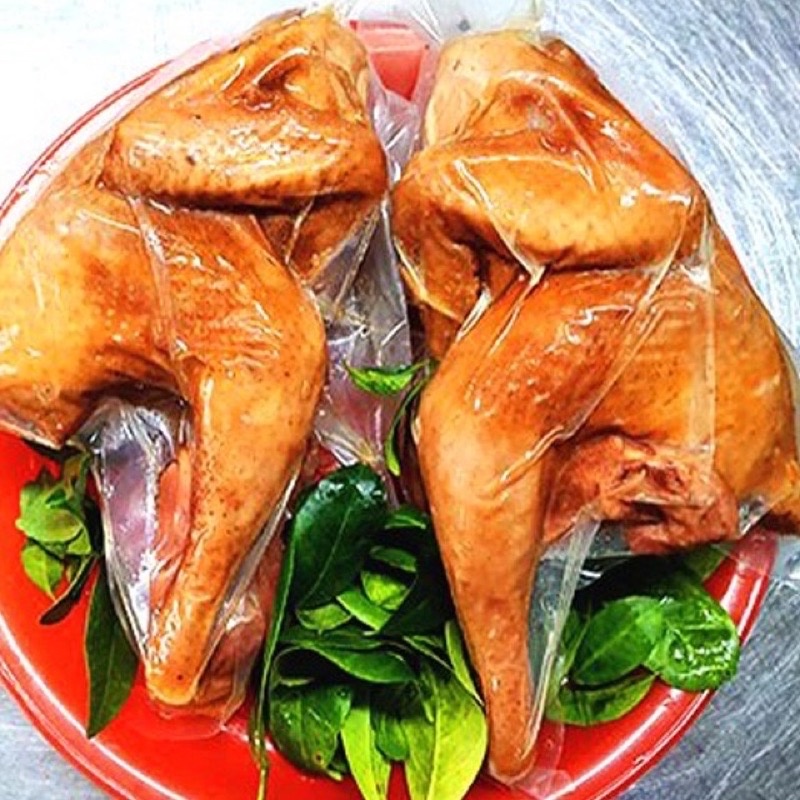 Gà ủ muối xông khói nữa con (giao Hỏa tốc tphcm)
