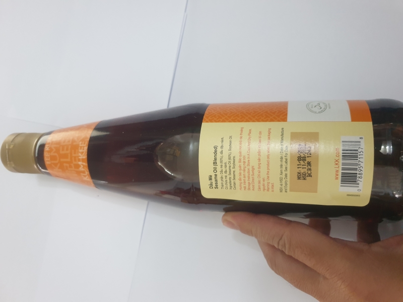 Dầu mè nhãn hiệu lee kum kee chai 750ml