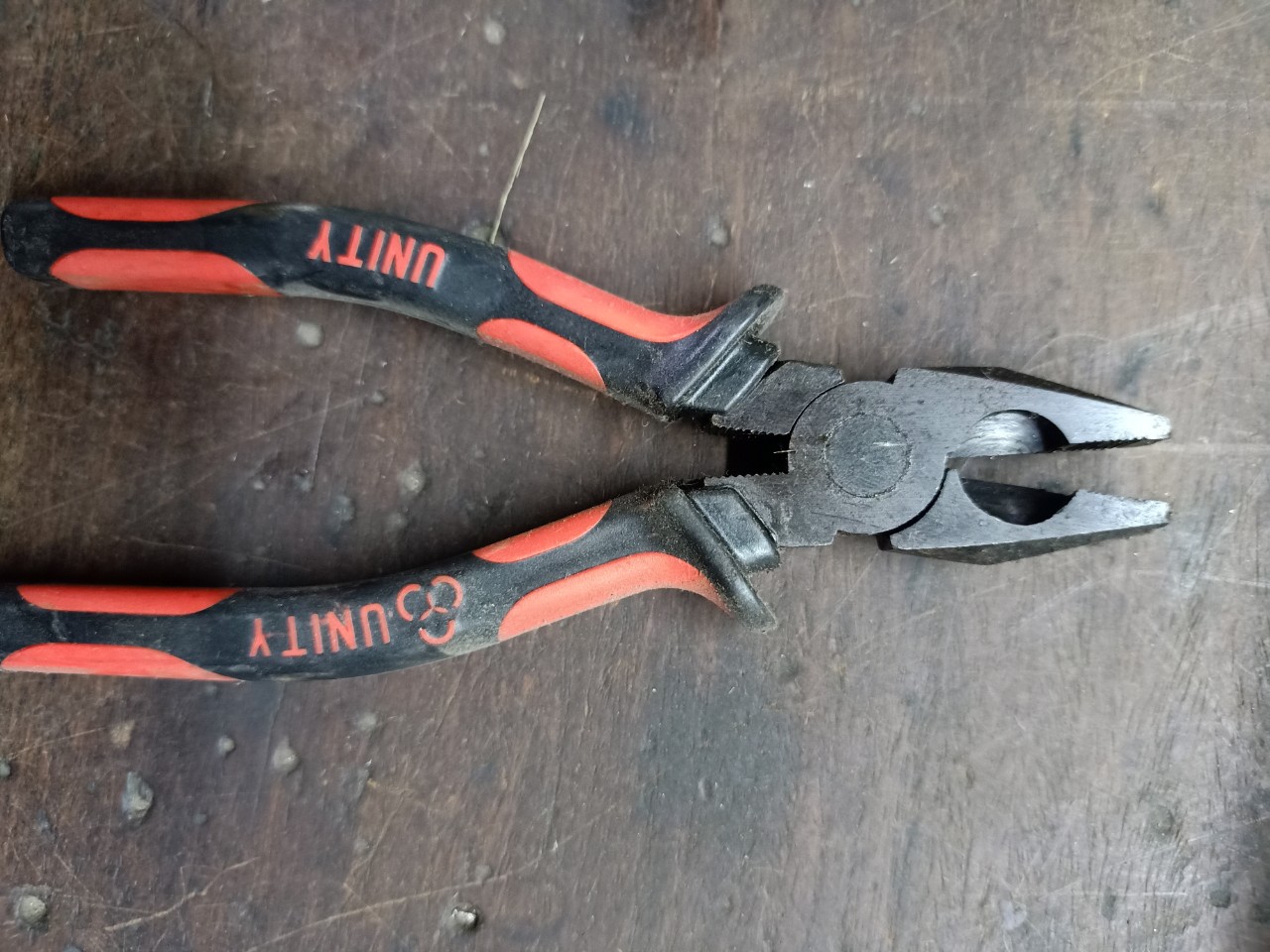 Kìm điện hà nội 6" - cán đỏ đen