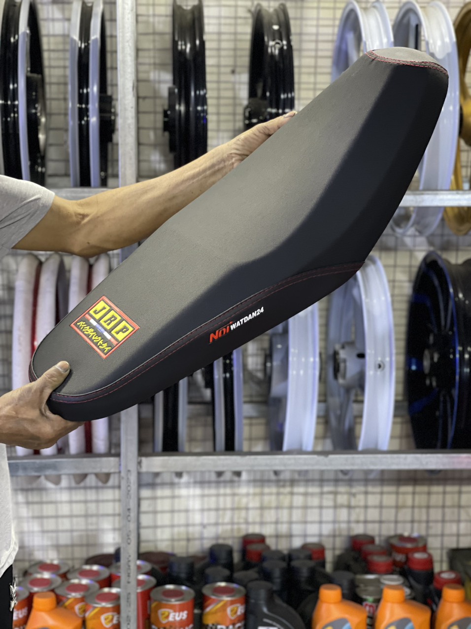 2-Layer Thin Saddle with Small Wave Attachment