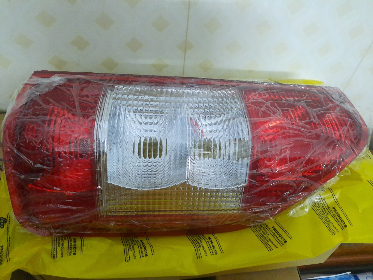 CẶP ĐÈN HẬU SAU XE MERCEDES SPRINTER 16 CHỖ (CẶP 2 BÊN)