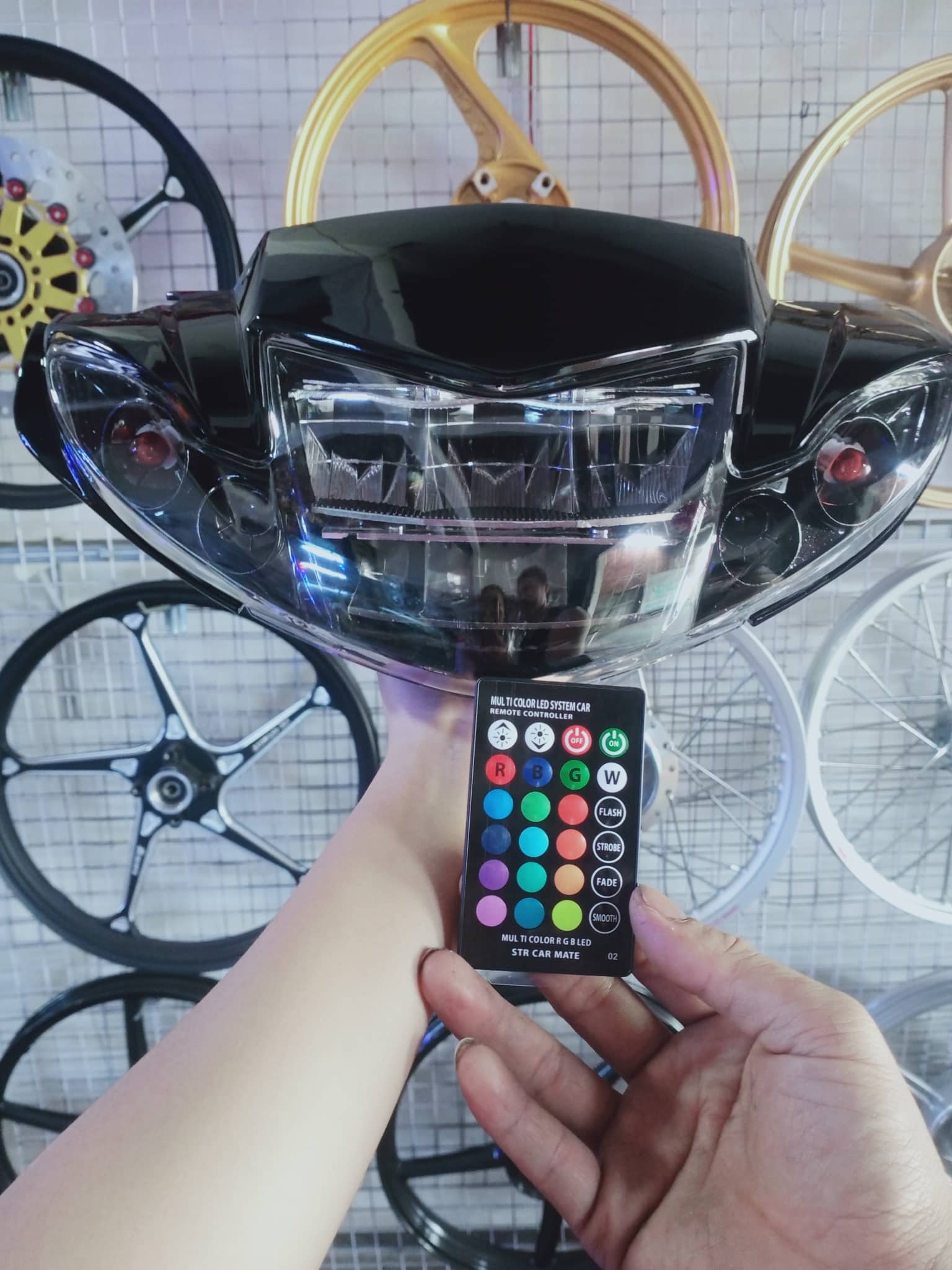 Đầu đèn 2 tầng lắp Sirius 50-110cc tặng kèm demi đổi màu remot
