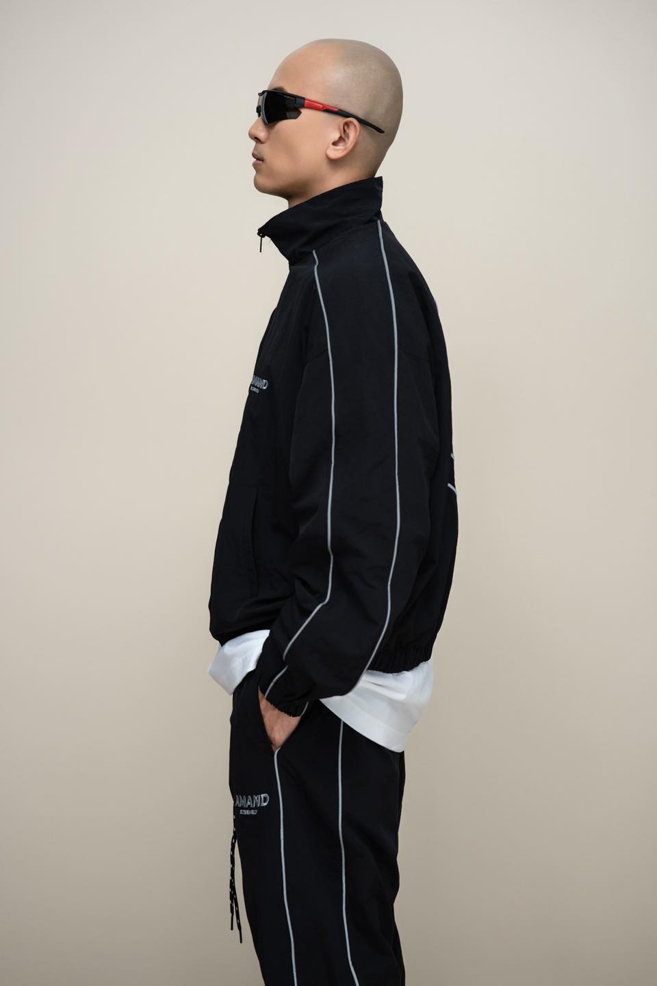 Bộ Gió Amand x Anh Vũ Beyond Tracksuit - Black