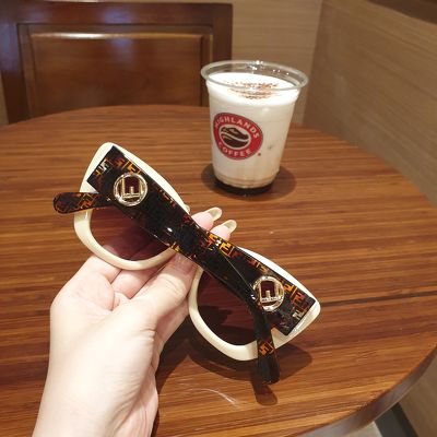 Kính Râm Nữ Mắt Mèo Cá Tính 0327 kèm quà