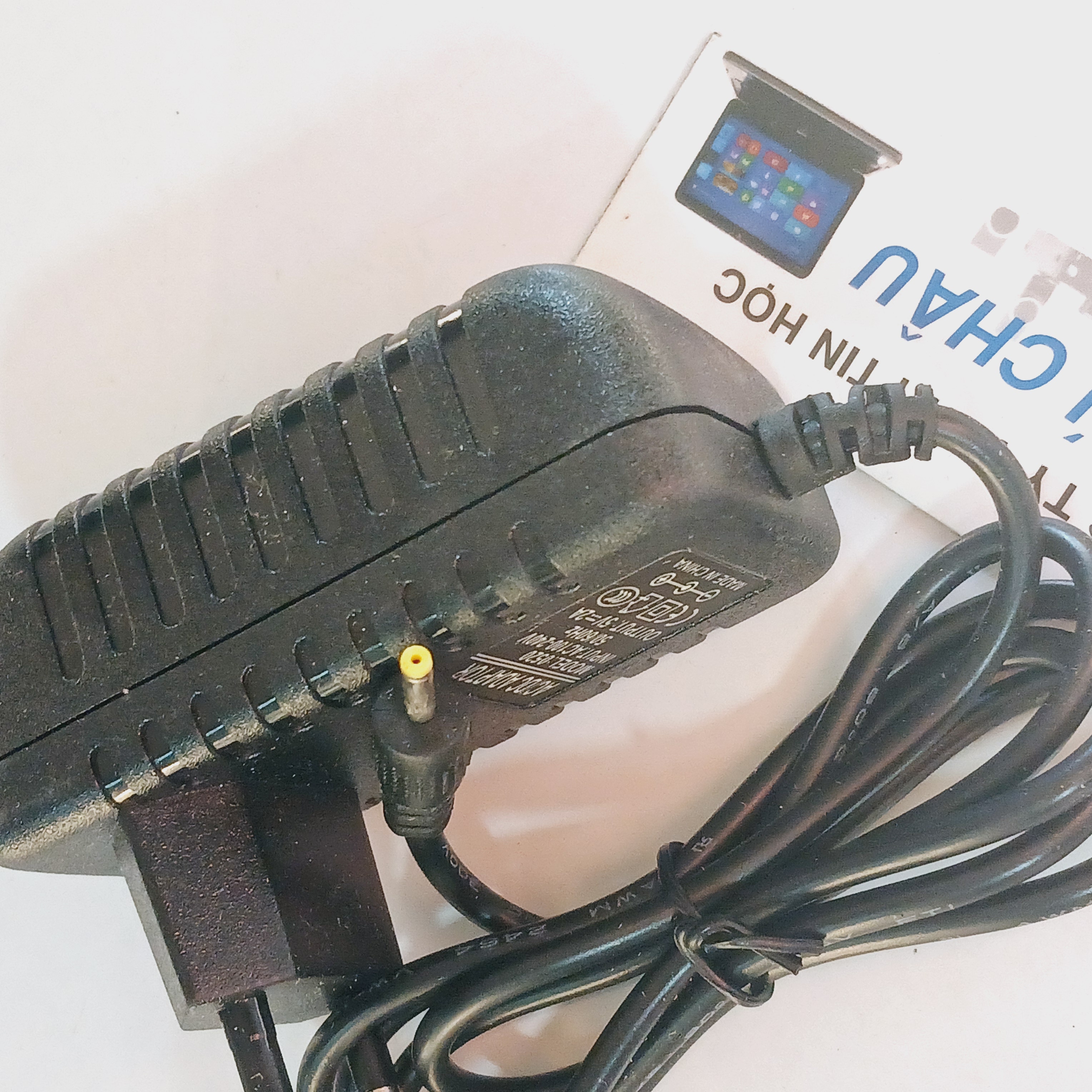 Adapter DC 5V - 2A / Đầu cắm nhỏ 2.5mm X 0.7mm