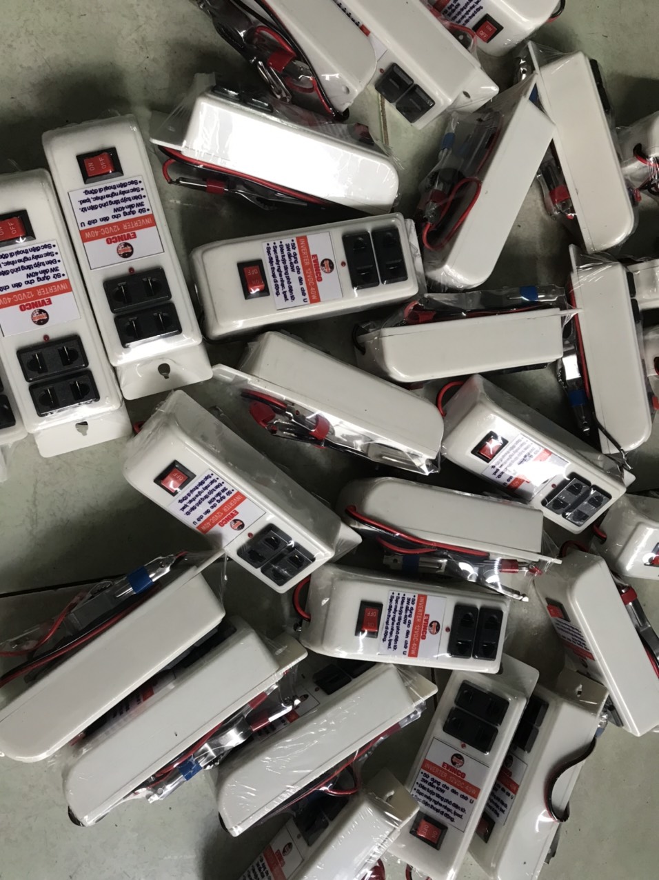 ĐỔI ĐIỆN 12V - 220V 40W, INVERTER 12V - 220V 40W