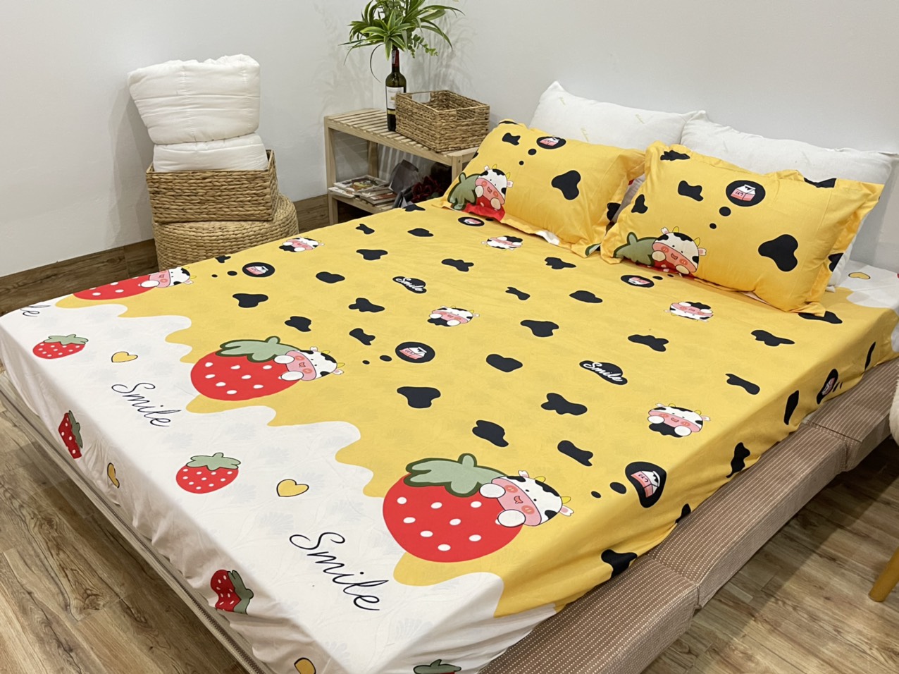 Set Ga Gối Mẫu Bò Sữa Dâu Vàng CHM45