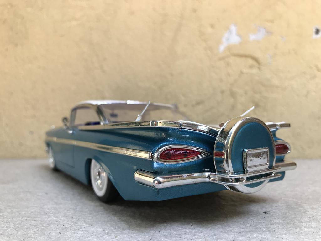 Mô hình xe cổ Chevy IMPALA 1961 1:24