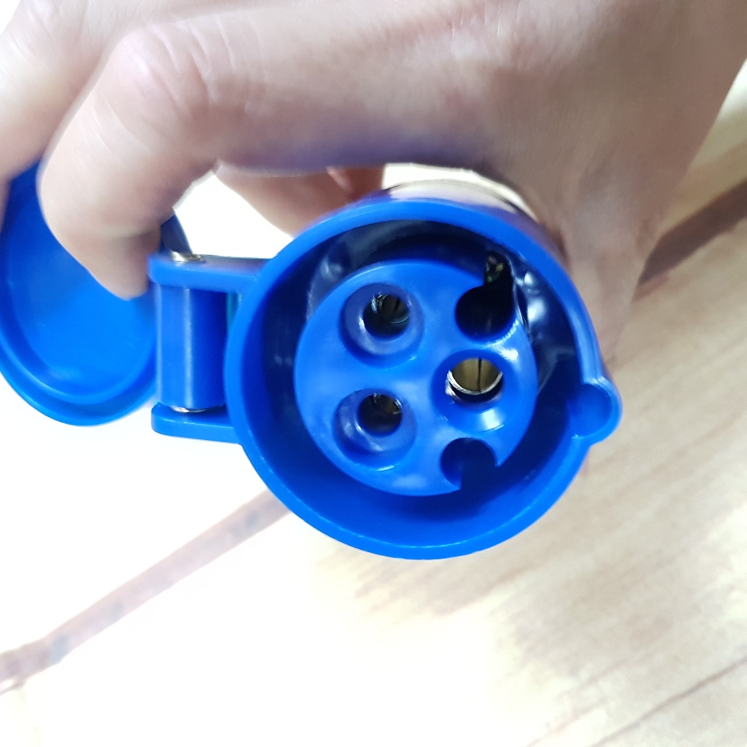Ổ-Phích cắm công nghiệp 3 chấu 16A.