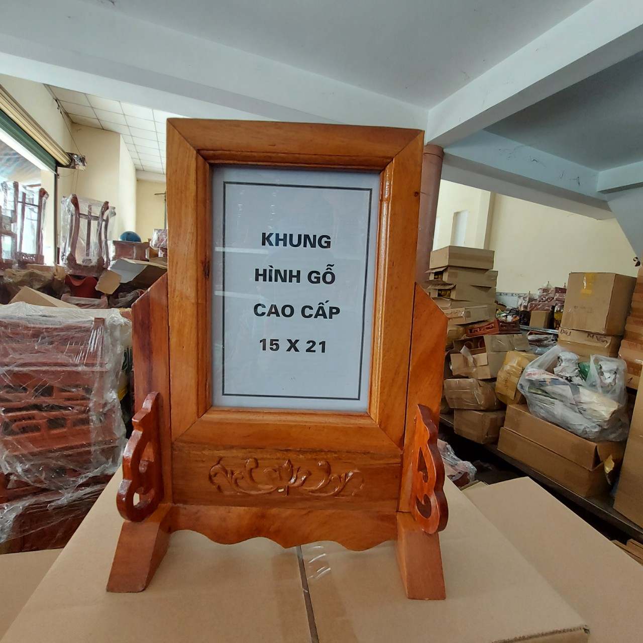 Khung ảnh thờ cao cấp, khung hình bàn thờ gỗ hương kích thước 15x21cm