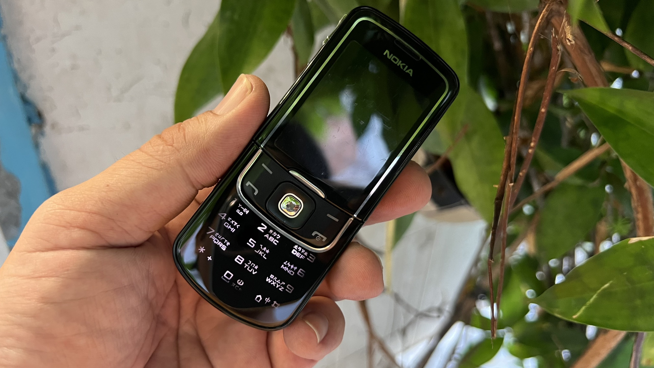 Điện thoại Nokia 8600 Luna chính hãng