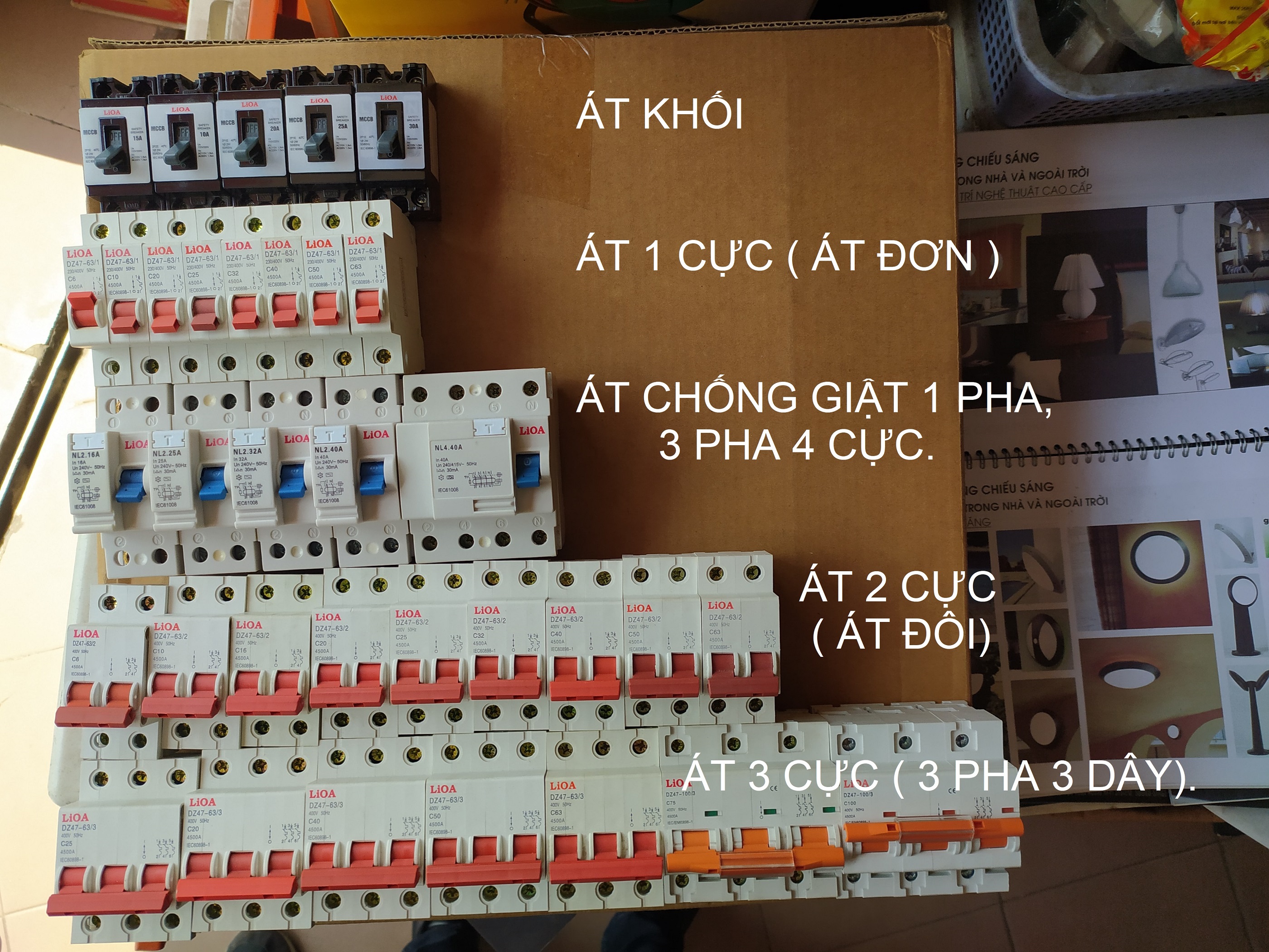 ATTOMAT 2 CỰC LiOA TỪ 5A-30A DÒNG ÁT KHỐI