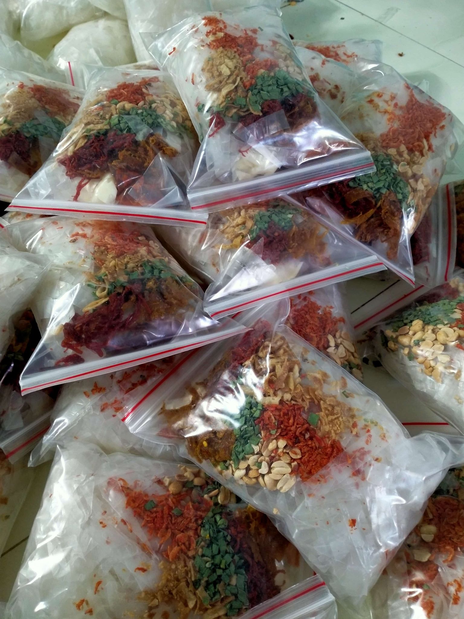 1 bịch bánh tráng trộn ngon.