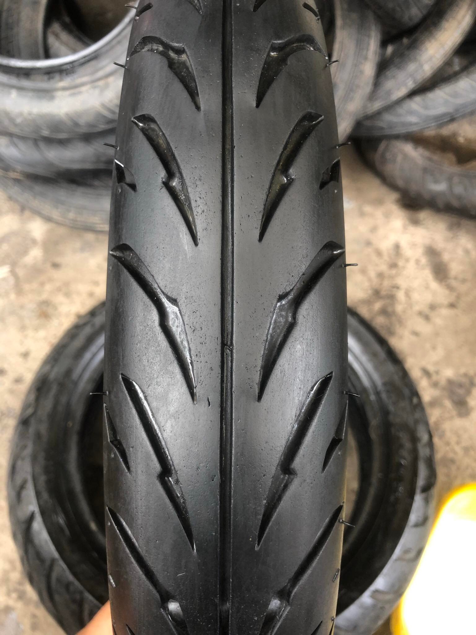 Vỏ lốp  Quick 90/90-12 lead, scr, nozza