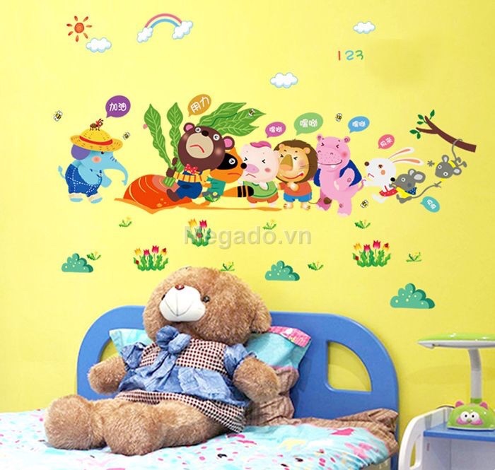 Decal tranh dán tường gấu nhổ carot