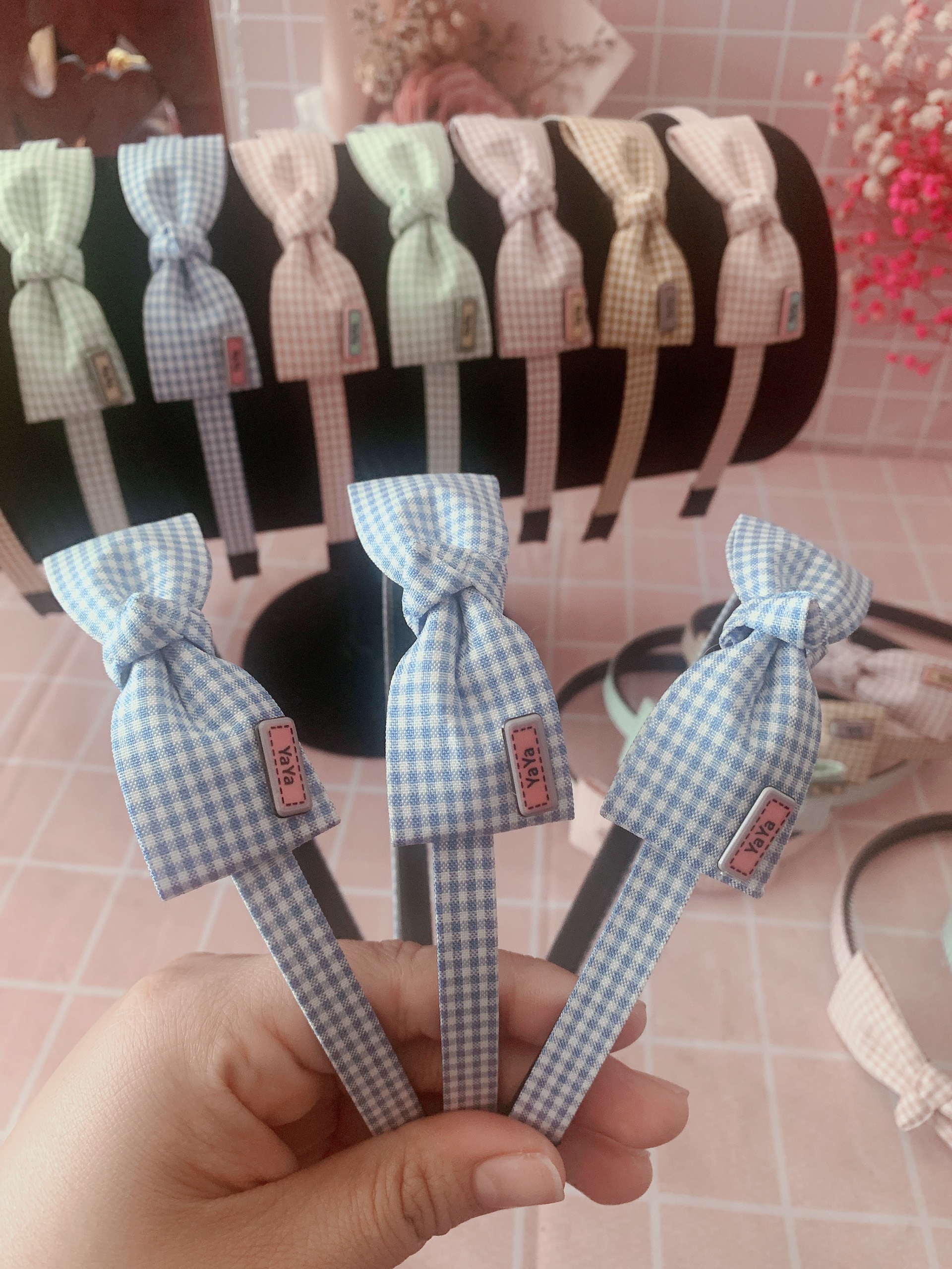 Cài Tóc Nơ Cho Bé Họa Tiết Caro 5 Màu
