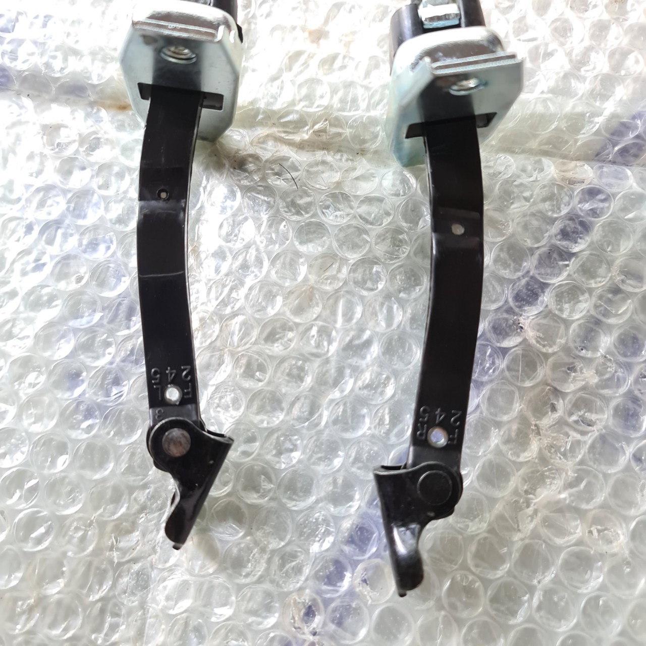 Hạn chế cửa Altis 08-13, Camry 08-13 (Hãm cửa, Giá 1 Chiếc) OEM