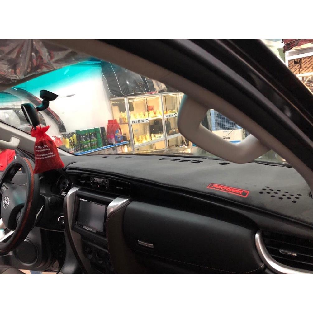 Thảm che nắng táp lô toyota fortuner 2017-2022