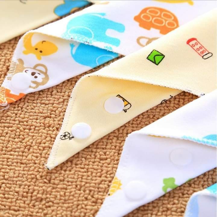 Yếm Quàng Cổ Cài Nút Cho Bé (1 set 5 yếm)