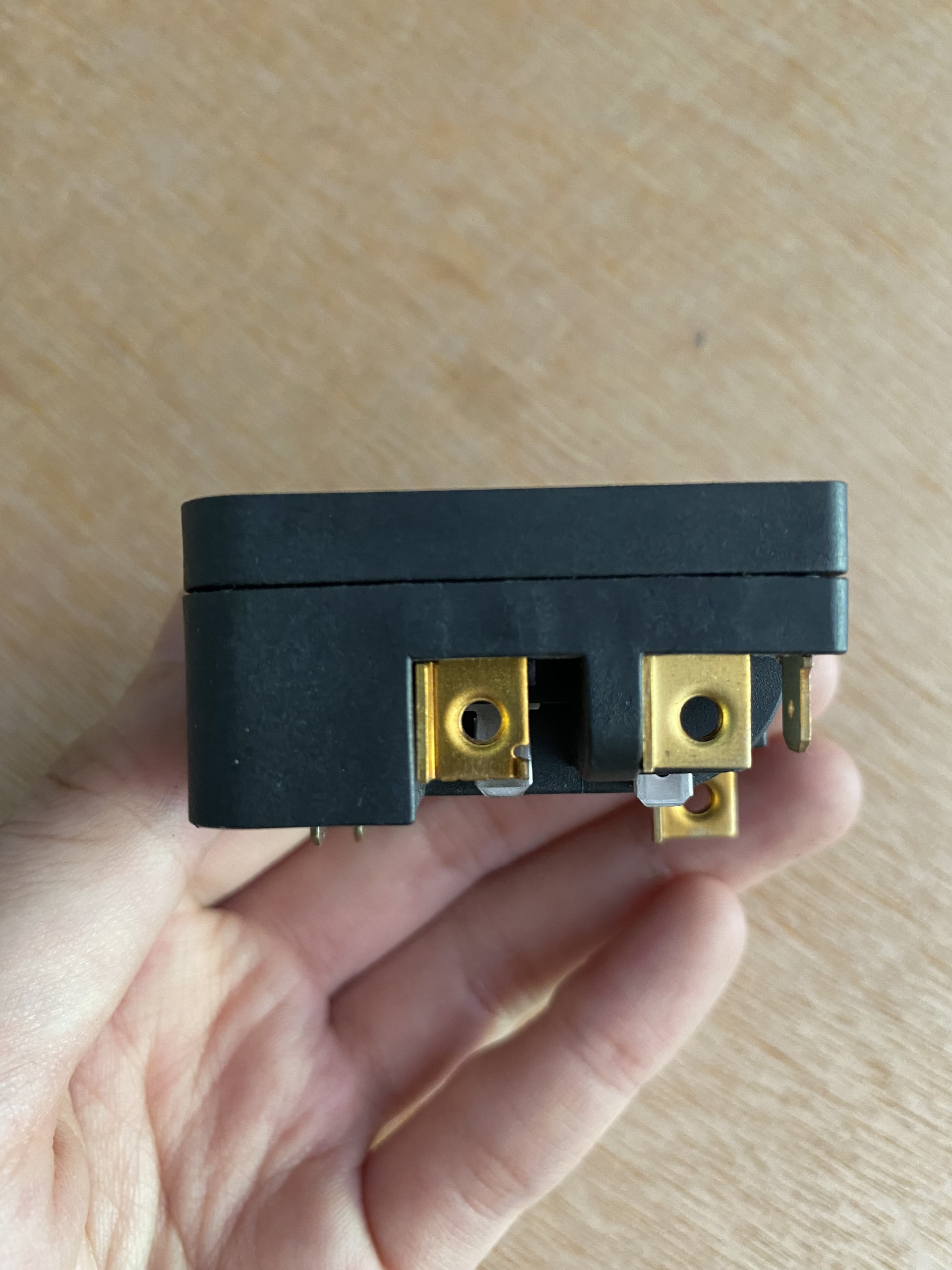 Relay / Rờ Le khởi động tủ lạnh Electrolux chất lượng