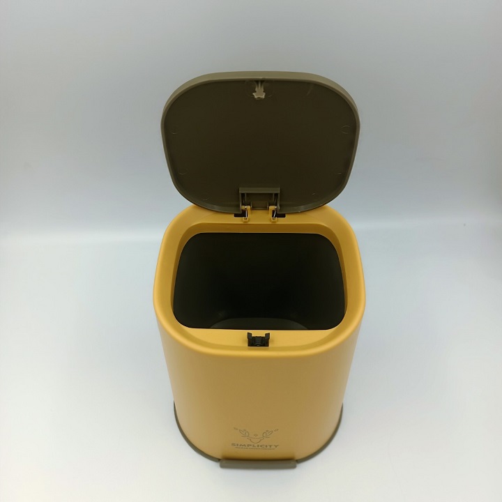 Beautiful and practical office desktop mini plastic trash can be used
