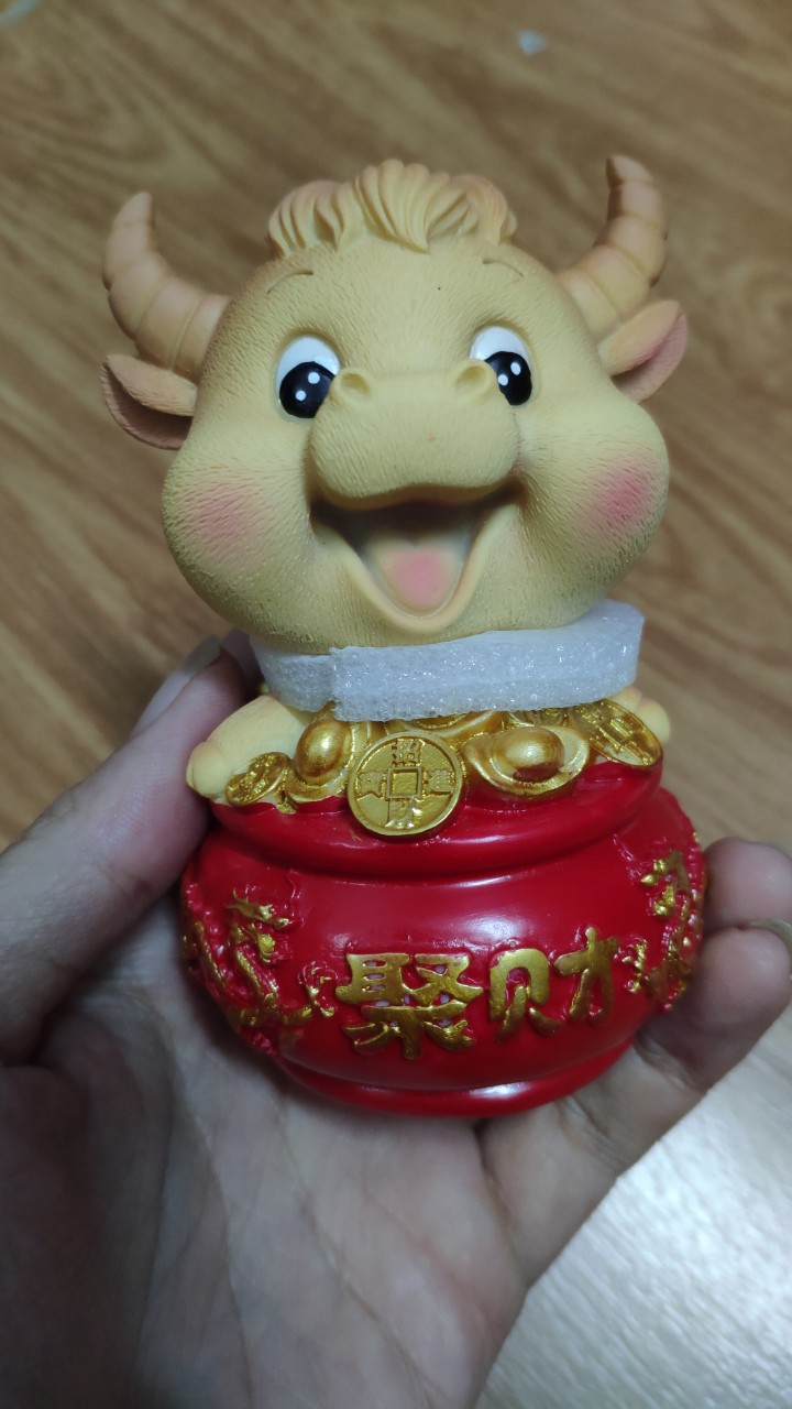 Trâu vàng trang trí xe hơi