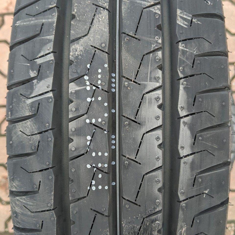 Lốp 215/70R15C 8PR Maxxis MCV5