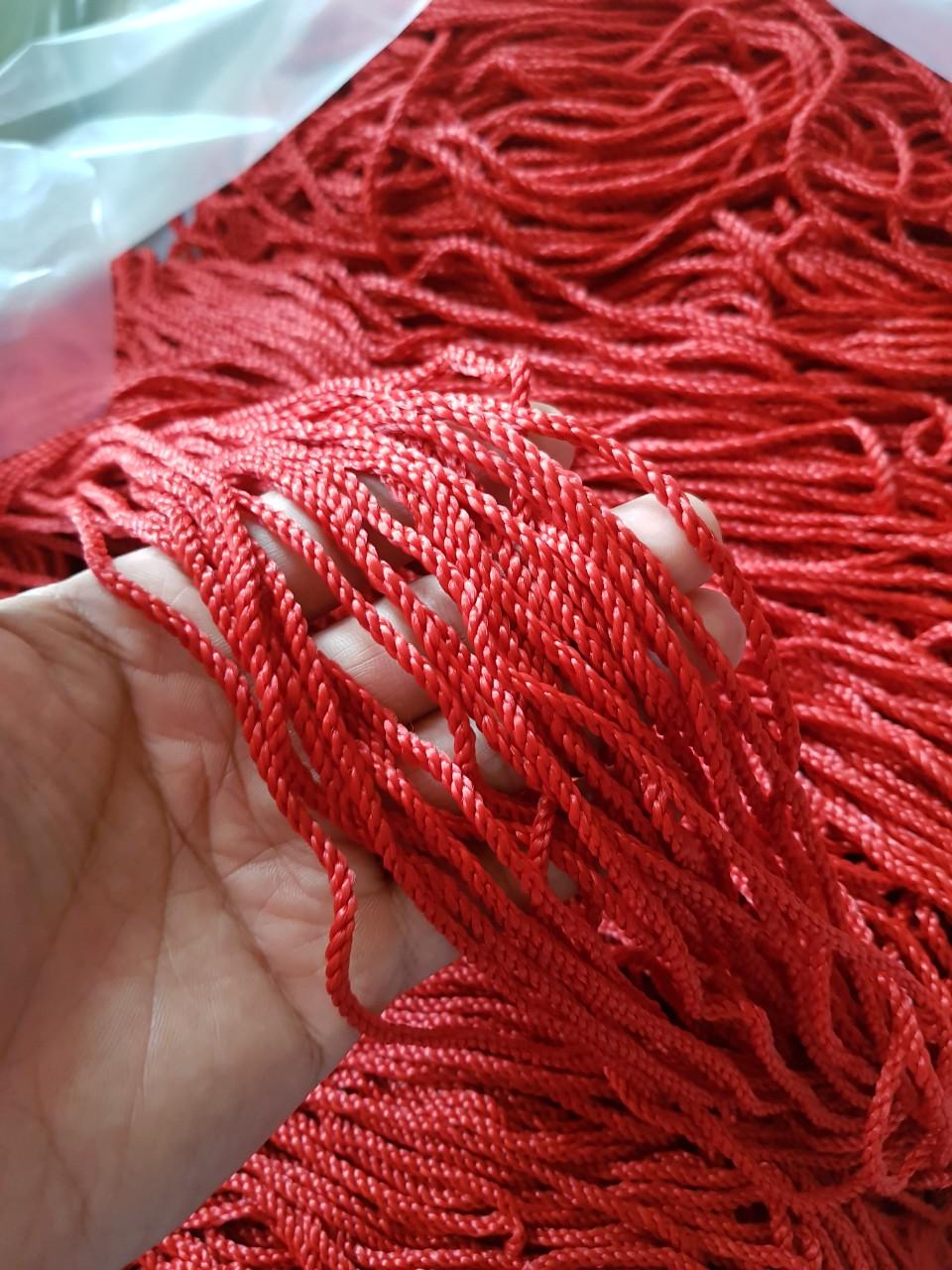 1 kg Dây dù phi 3mm màu đỏ dùng đan lưới, thả diều.