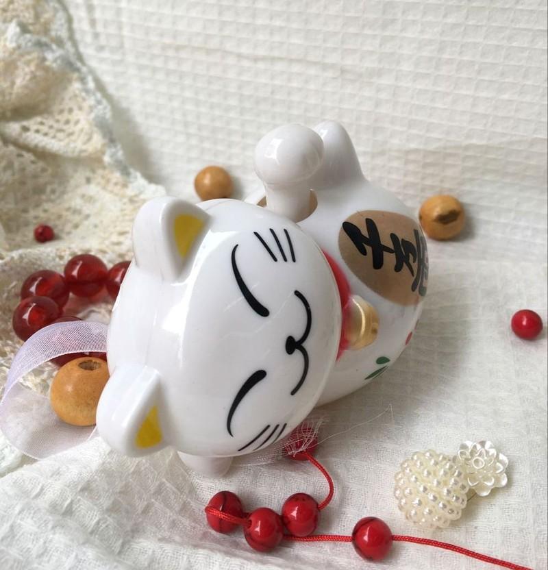 Tượng Mèo Nằm Vảy Tay May Mắn