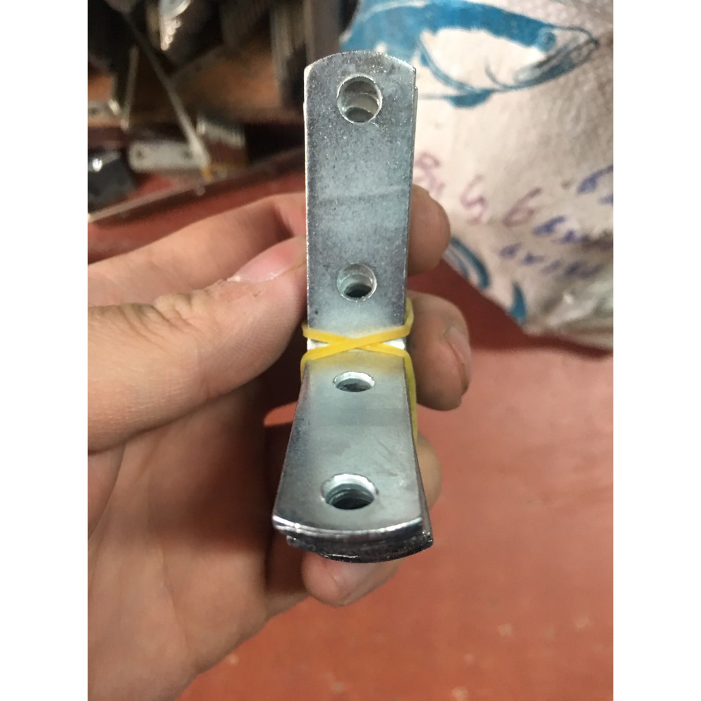 2 cái ke góc sắt 3f - 8f