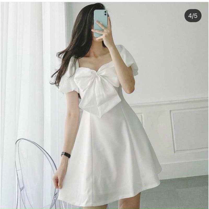 Điều gì làm nên vẻ đẹp của đầm trắng xinh?

