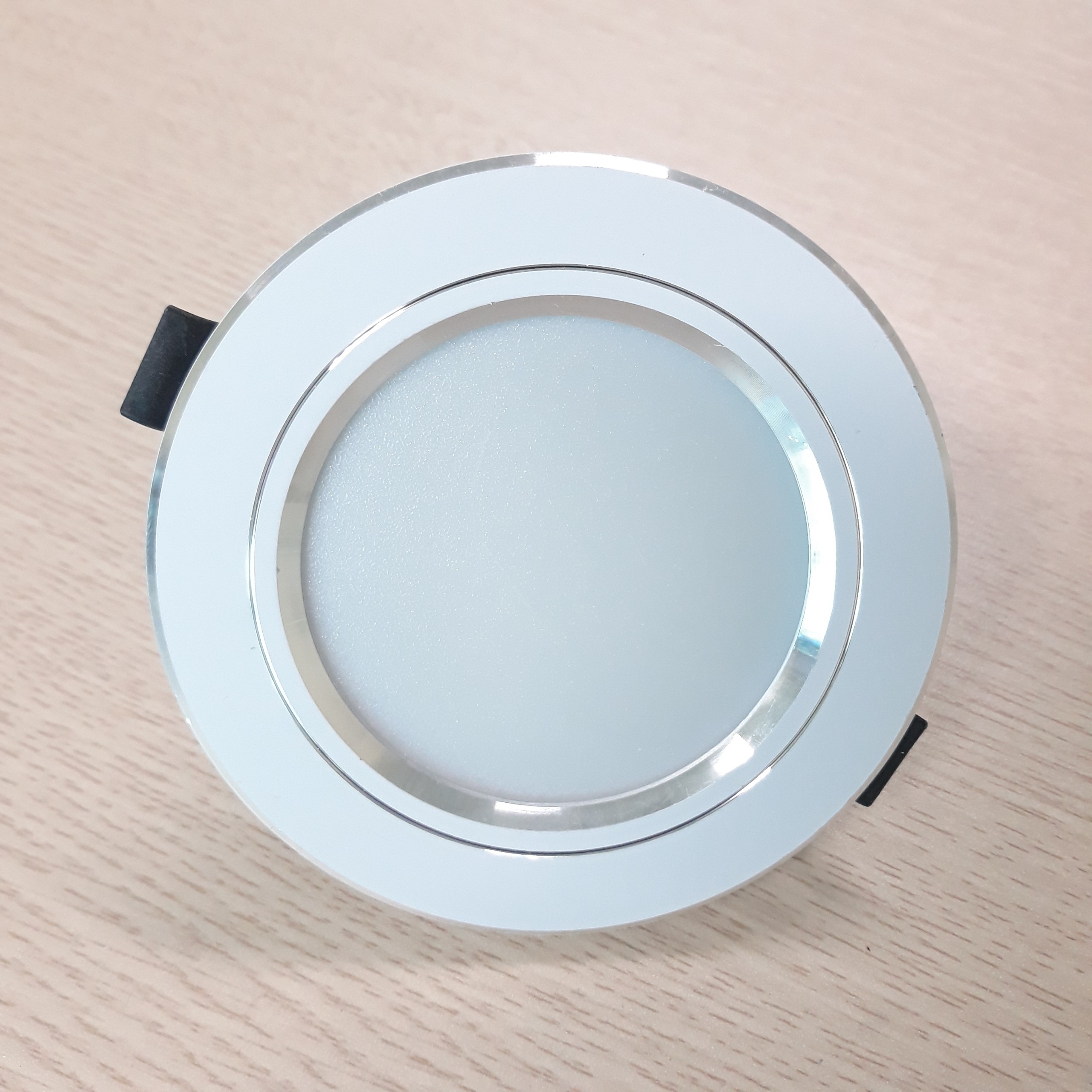 Đèn led âm trần 7w viền Bạc 3 chế độ - Phi 90