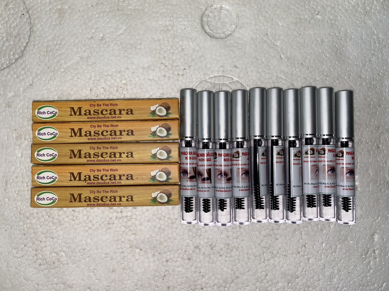 MASCARA DẦU DỪA DƯỠNG DÀI VÀ DẦY MI - RICH COCO