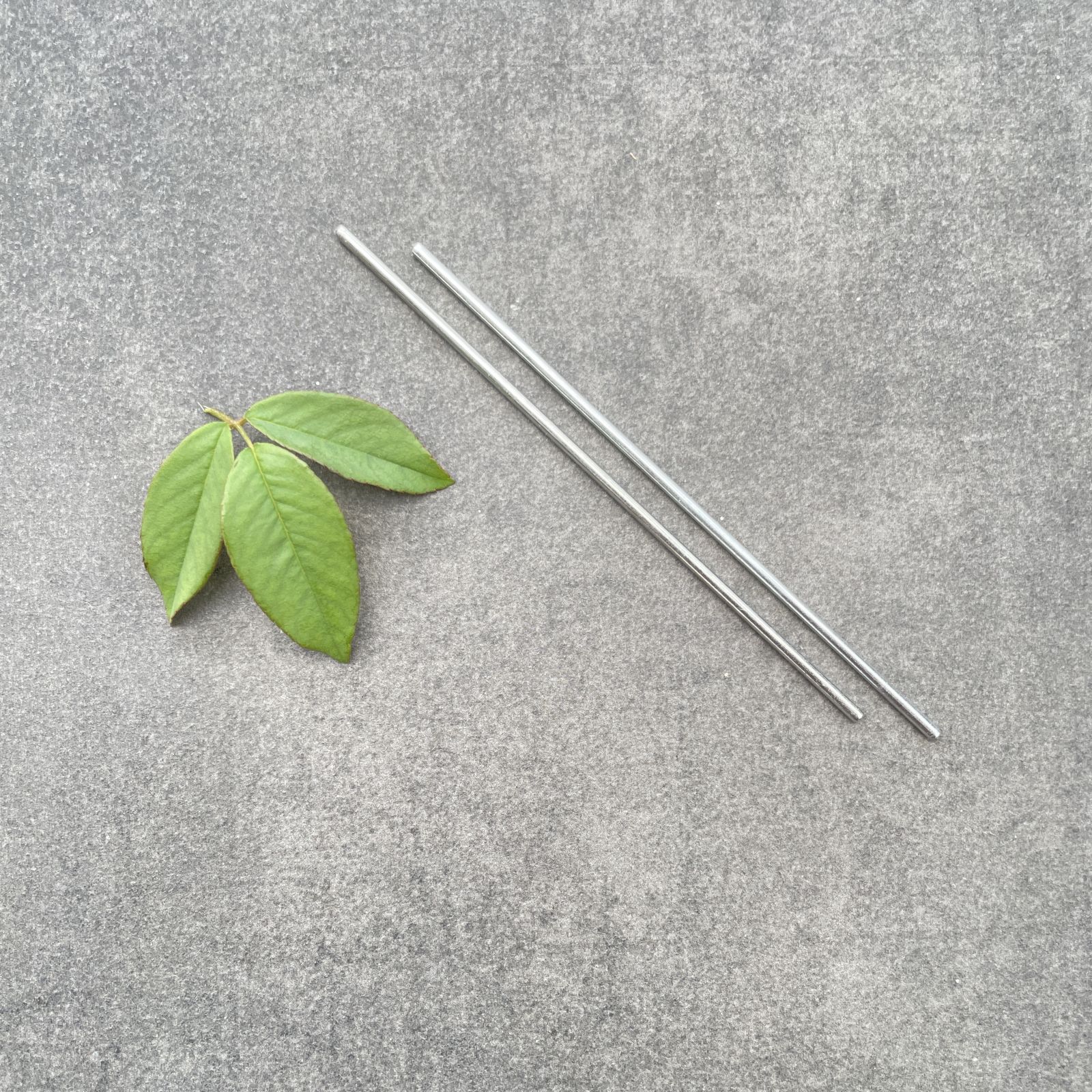 Trục lắp bánh xe đồ chơi 2mm dài 10cm