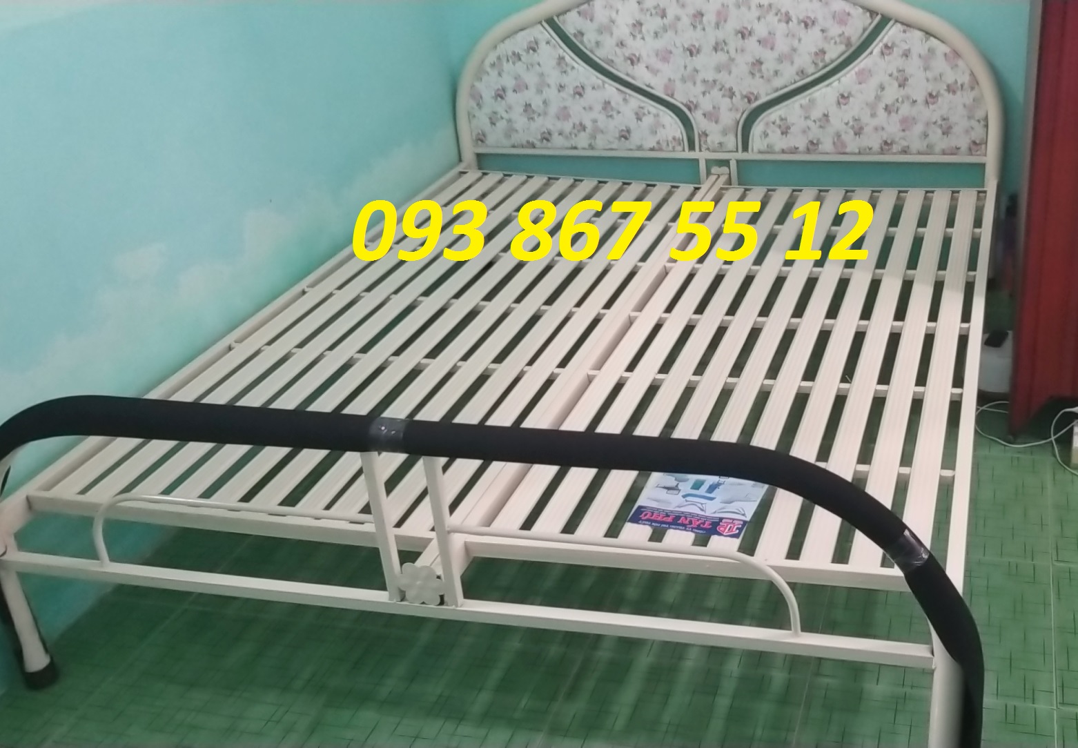Giường sắt màu trắng kem giá rẻ ngang 1m6 dài 2m