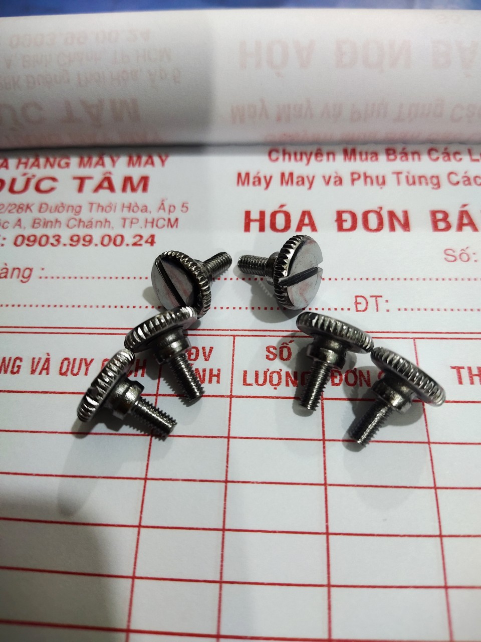 ốc lắp cữ máy khâu công nghiệp